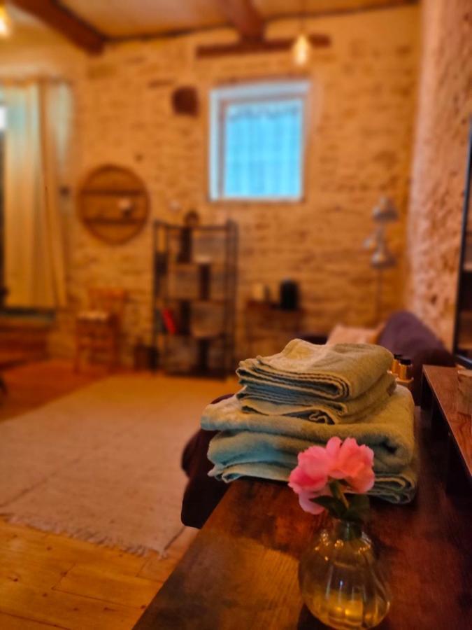 La Chamade En Beaujolais Bed & Breakfast Anse Bagian luar foto